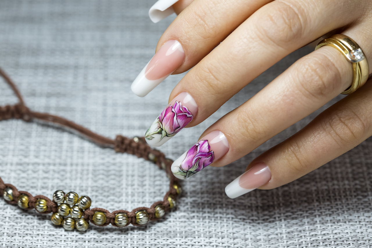 flowers-on-a-transparent-lacquer-on-the-nails-2021-08-30-02-18-15-utc.jpg